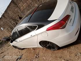 A picture of Super clean 2014 Hyundai i40 pure firstbody pan untouched Engine