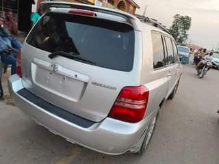 A picture of Toyota highlander 2004