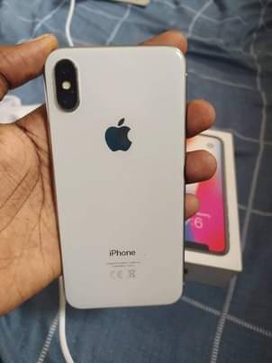 A picture of IPHONE X 256GB