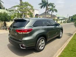 A picture of 2018 Toyota Highlander Limited price 31million LOCATION ABUJA 08160229978