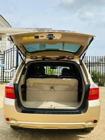 A picture of 2009 BRIEFLY DRIVEN TOYOTA HIGHLANDER LIMITED EDITION 100 PERCENT FIRST