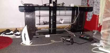 A picture of 43inch Lg tv stand with hoofer kettle