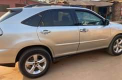 A picture of Lexus Rx330