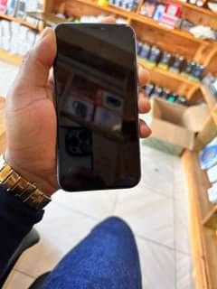 A picture of IPHONE 11 PLAIN YA KITONGA SANAAA