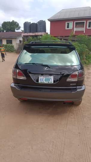 A picture of Lexus Rx 300 distress sale