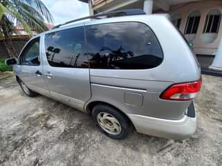 A picture of Sienna car