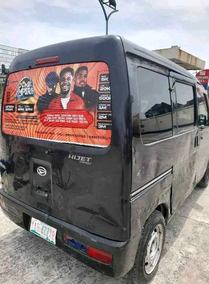 A picture of Hijet hummer Mini bus For sale NOTE DOUBLE CARM 4