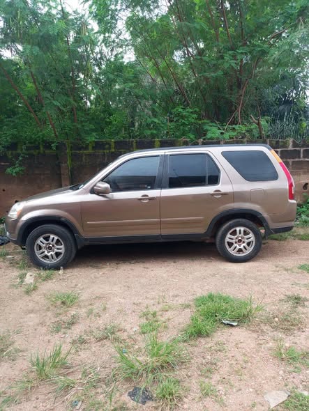 A picture of Honda CR V 2005