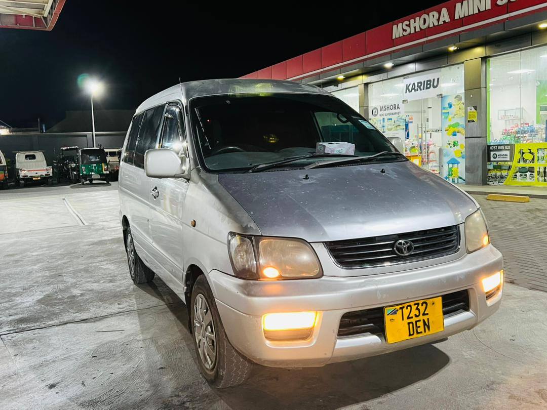 A picture of Toyota Noah ML 13 SR 40 Full Ace Full File