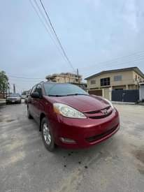 A picture of Registered 06 Toyota Sienna XLE