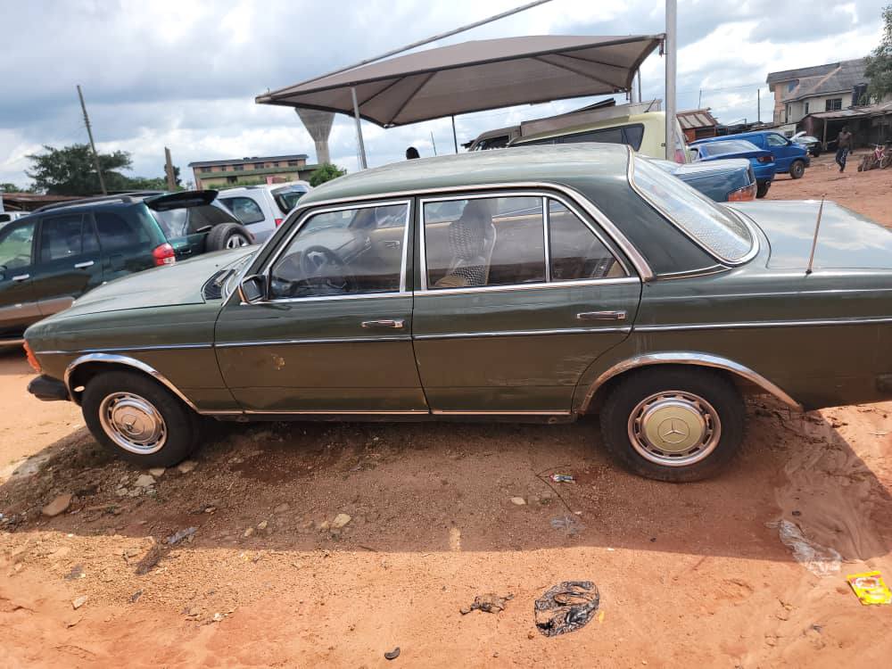 A picture of First body M Benz 123 1984 model vintage car with