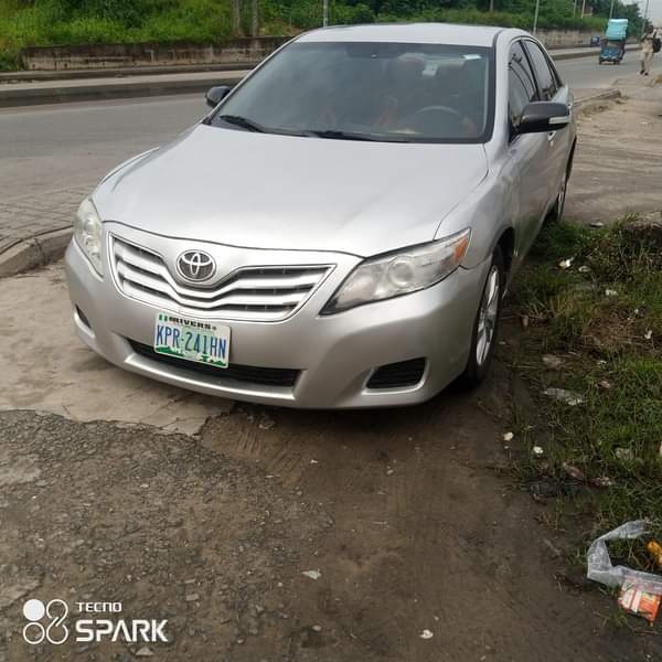 A picture of begium grade Toyota Camry 2010 model sound engine gear ac