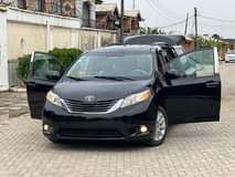 A picture of Super tok standard Toyota sienna 2012 xle