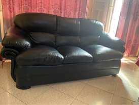 A picture of 6 seater chair set
