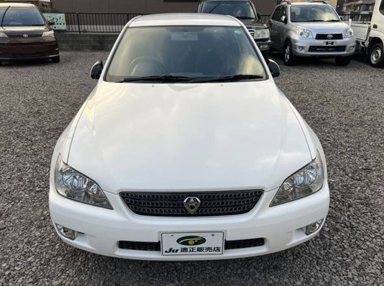 A picture of TOYOTA ALTEZA 2002