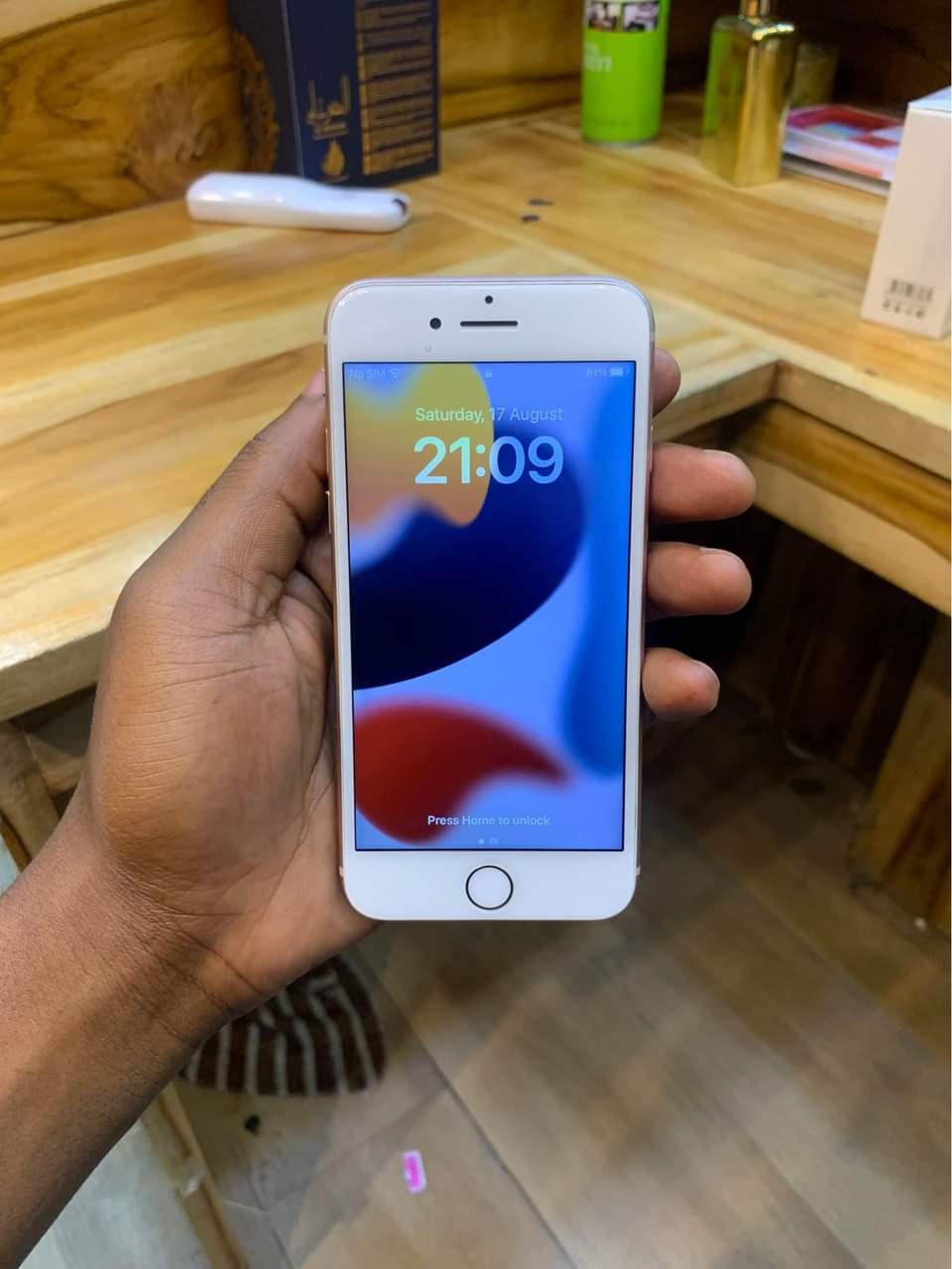 A picture of IPHONE 8G 64GB