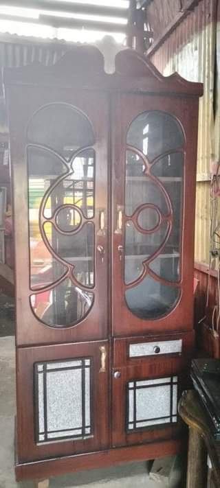 A picture of TV inch 48. Radio Kabati