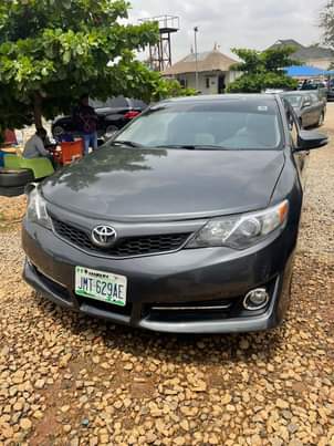 A picture of An Extremely Clean 2014 Camry with untempered engine and gear