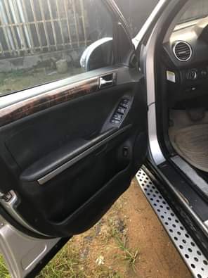 A picture of Mercedes ML 500 Engine and gear Everything is working perfectly