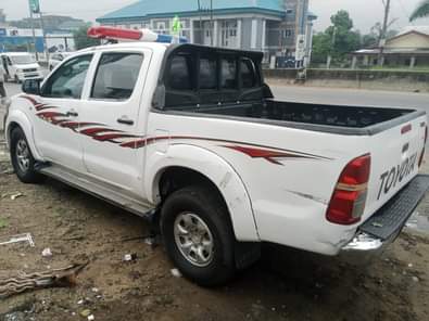 A picture of 2010 TOYOTA HILUX model manual diesel engine with auxiliary gear.