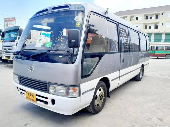 A picture of Toyota Coaster