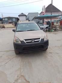 A picture of Tokumbo standard 2004 Honda Crv.