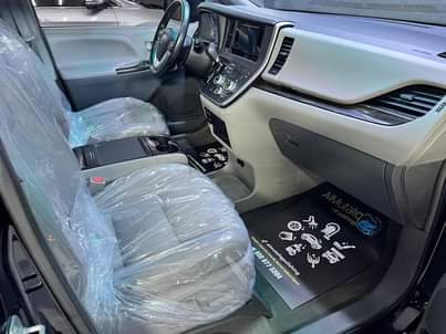 A picture of Toyota sienna XLE 2016 for sale contact 971581753040