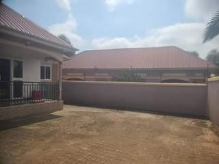 A picture of Semi Detached Bangalow on quick sale by owner along mukono