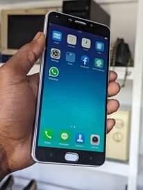 A picture of Oppo R9 gb 128 ram 6 bado Mpya kila Kit