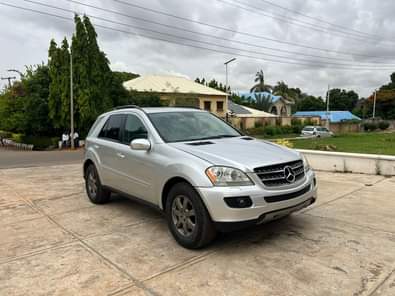 A picture of NEATLY 9JA USED 4MATIC ML350 MERCEDES BENZ 2007 MODEL CATALYTIC