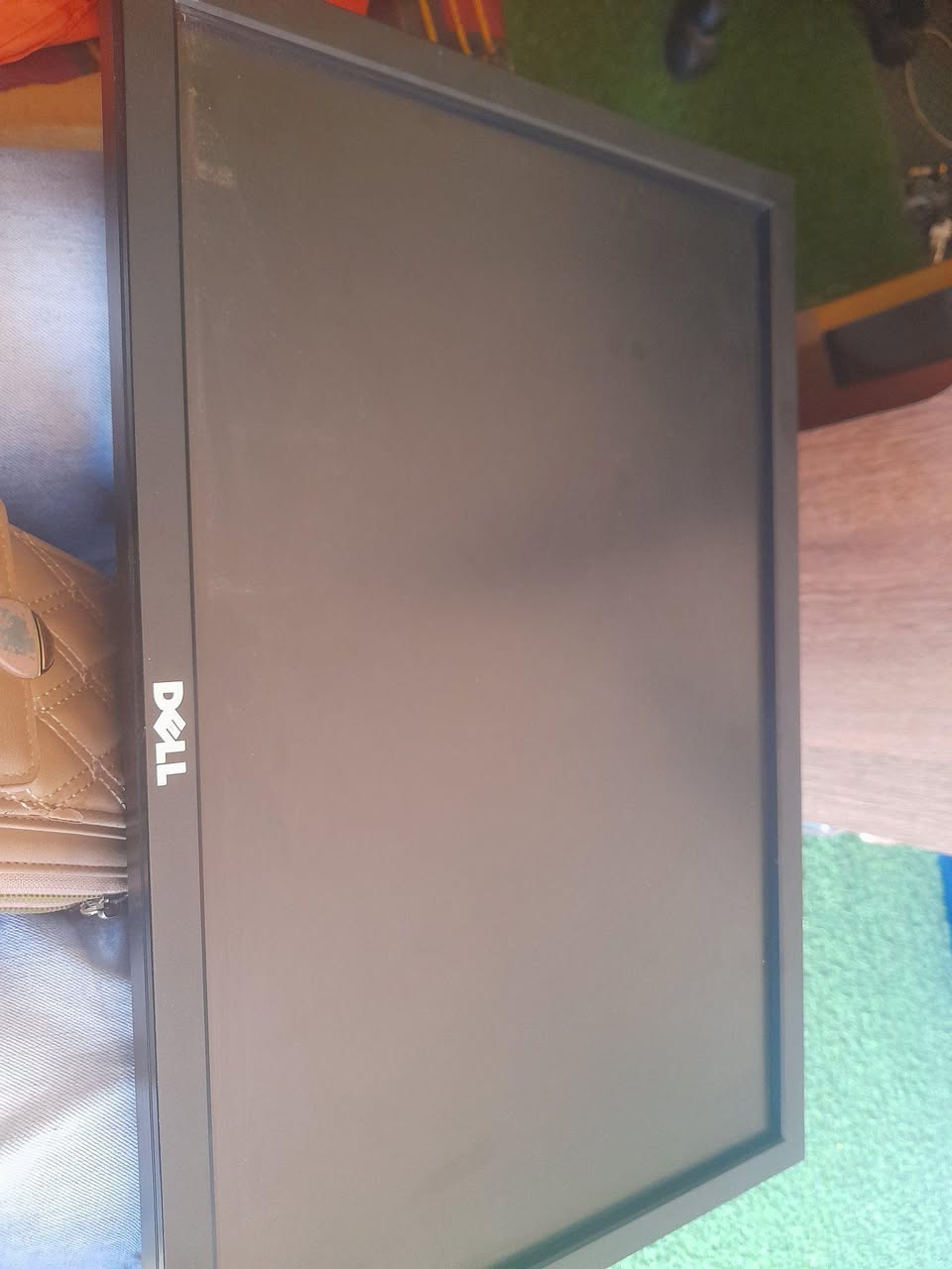A picture of 19inch dell monitor