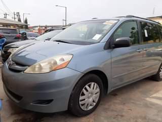 A picture of TOKUNBO Toyota Sienna YEAR MODEL 2008 TRANSMISSION Automatic CONDITION Buy
