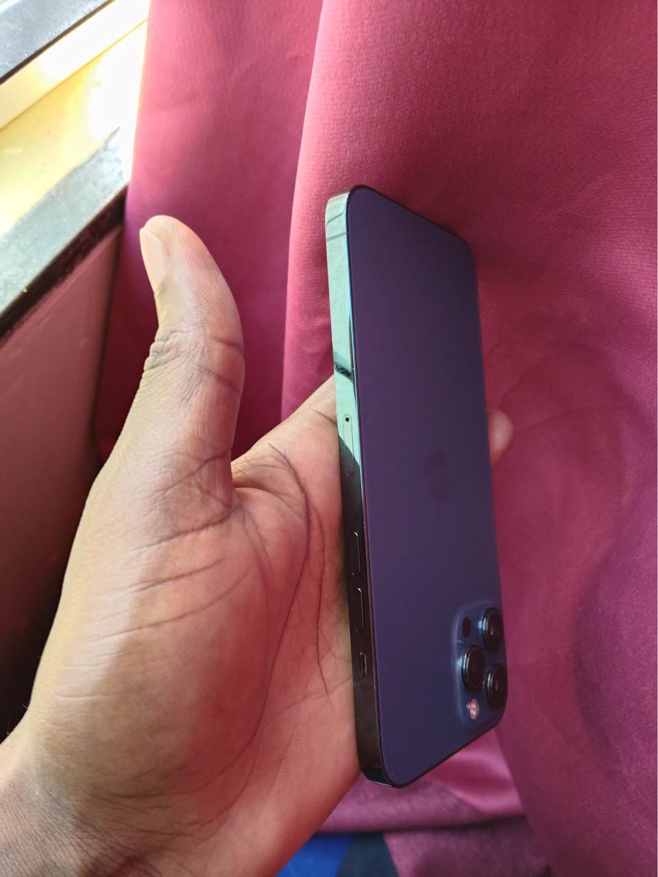 A picture of Iphone 12 pro max 256Gb