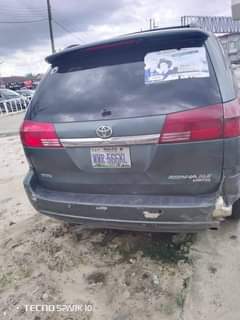 A picture of 2005 Sienna 05 Sienna LE