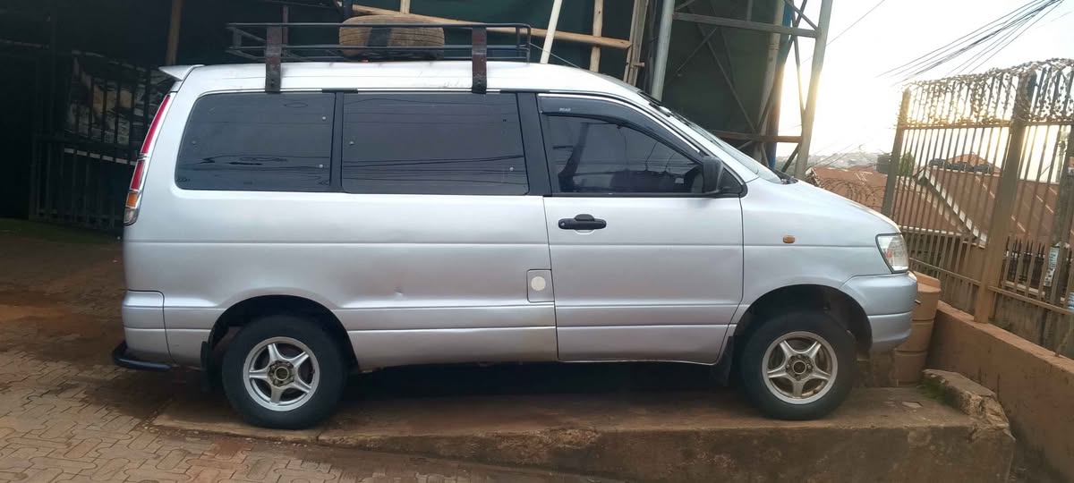 A picture of Toyota Noah liteAce