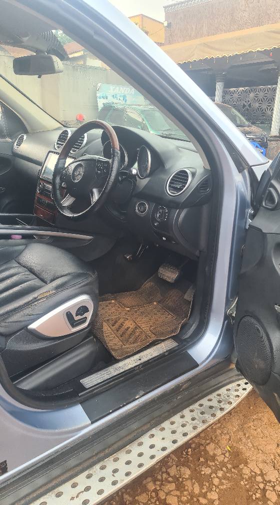 A picture of Open roof on sale and benz 4matic at low price