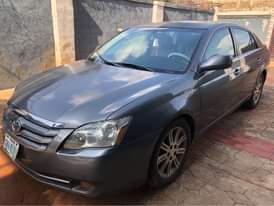 A picture of Toyota Avalon 2005