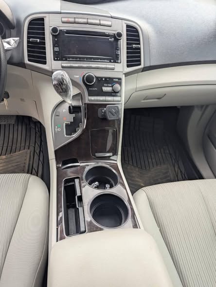 A picture of Toyota venza v4 2011