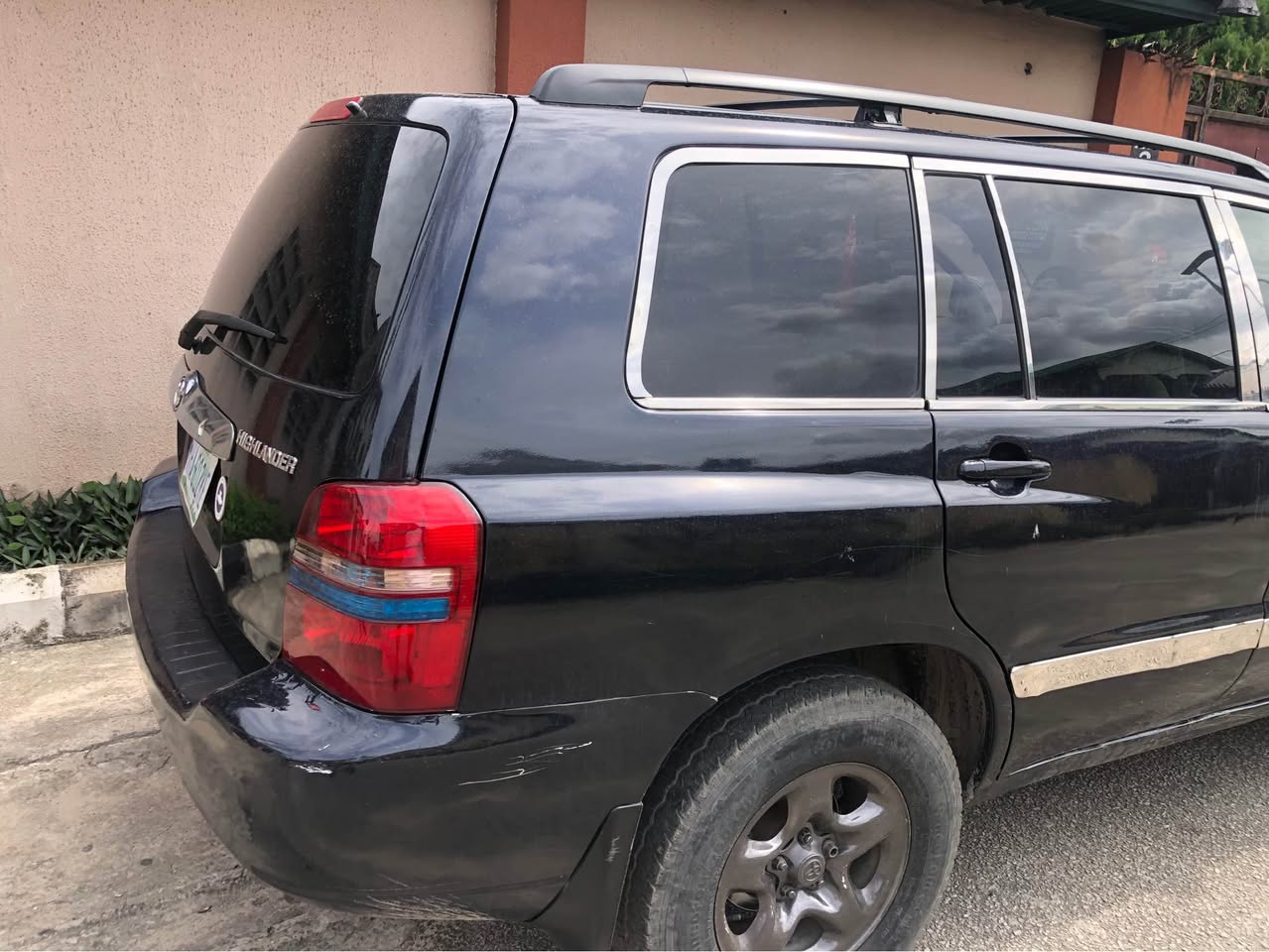 A picture of Toyota Highlander 4 plugs 2004 for sale price 5 5m