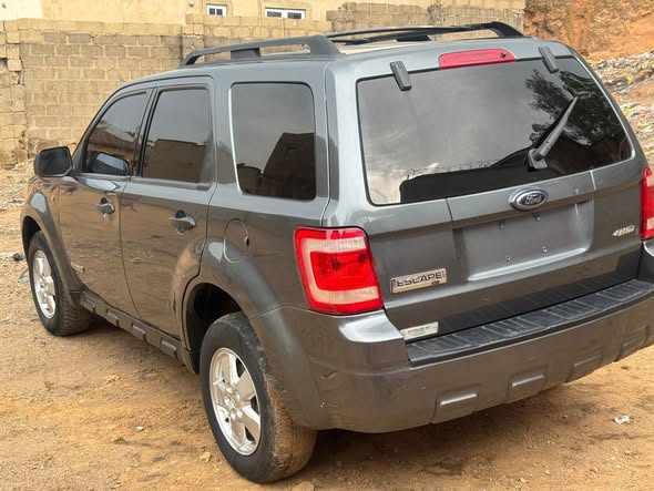 A picture of FORD ESCAPE