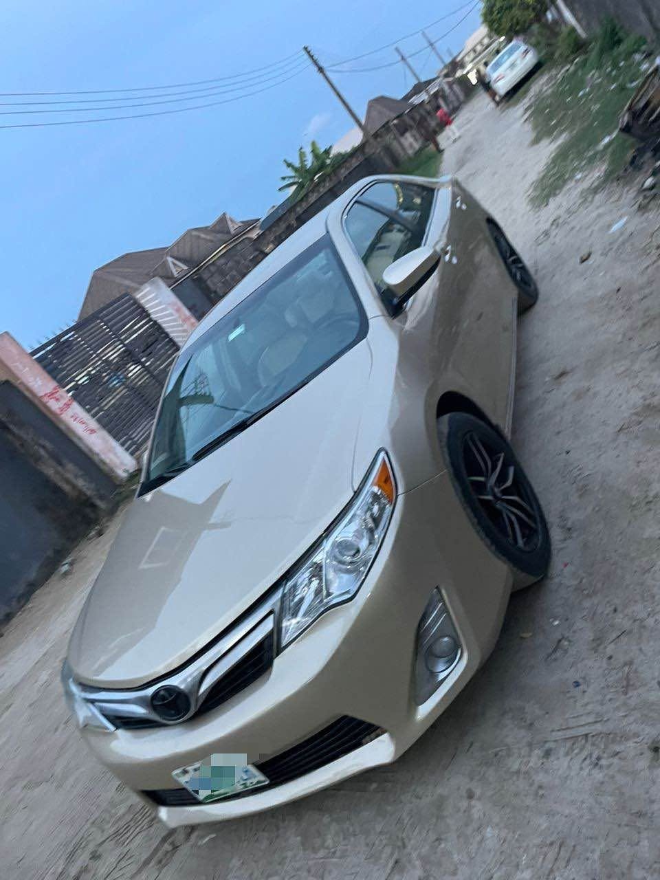 A picture of Super Clean 2013 Toyota Camry Toks Standard