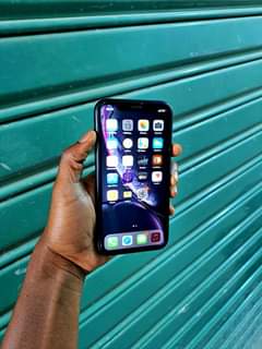 A picture of IPHON XR