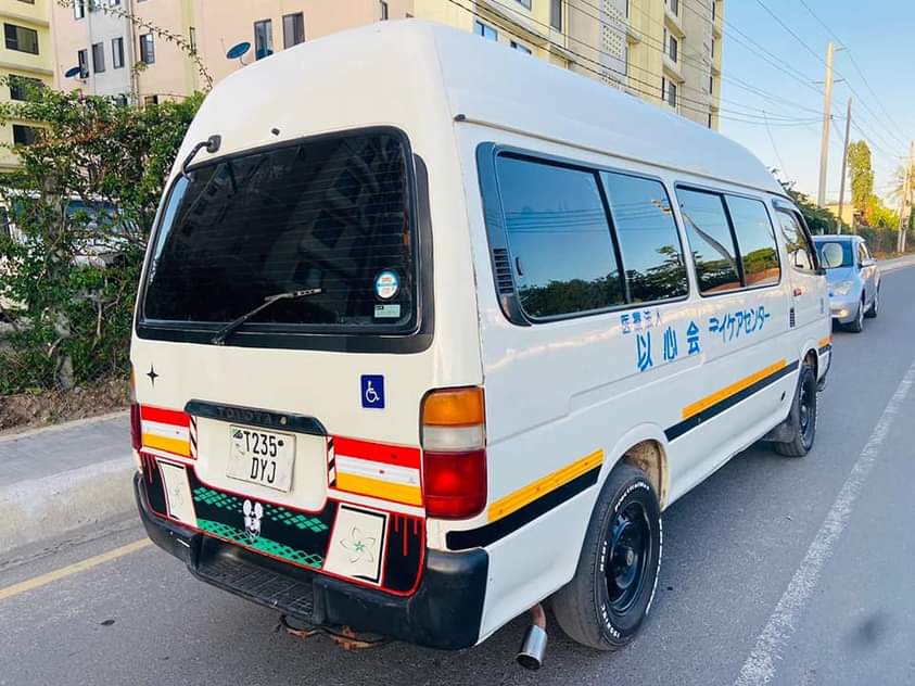 A picture of Toyota hiace dungu