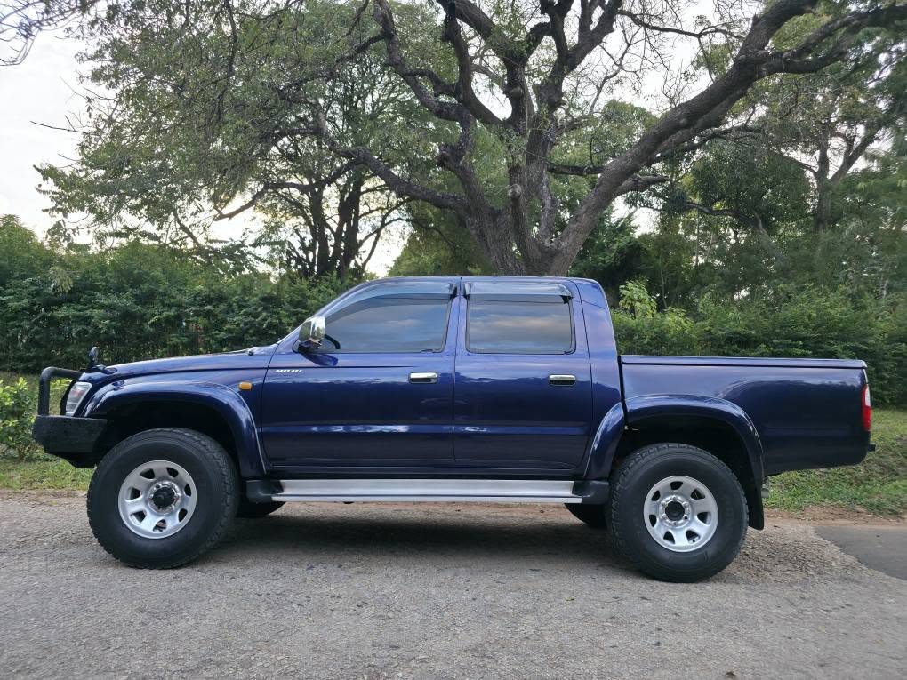A picture of Toyota Hilux 2002 0713331594