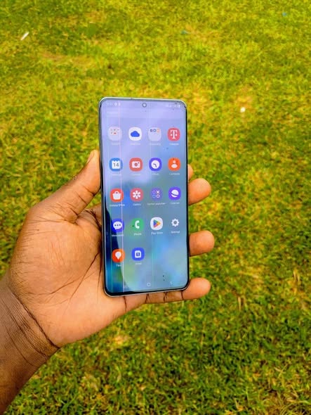 A picture of Samsung Galaxy S20 ultra 5G 128gb 12gbram clear cameras slight