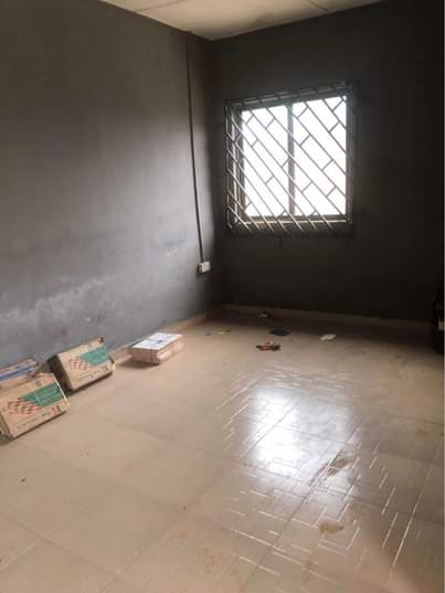 A picture of Room and palor selfcon available at Futa South Gate