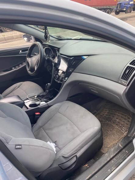 A picture of Hyundai sonata 2014 v4