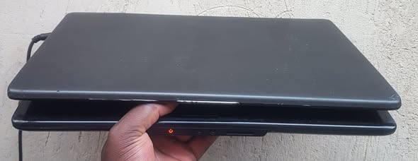 A picture of Dell laptop