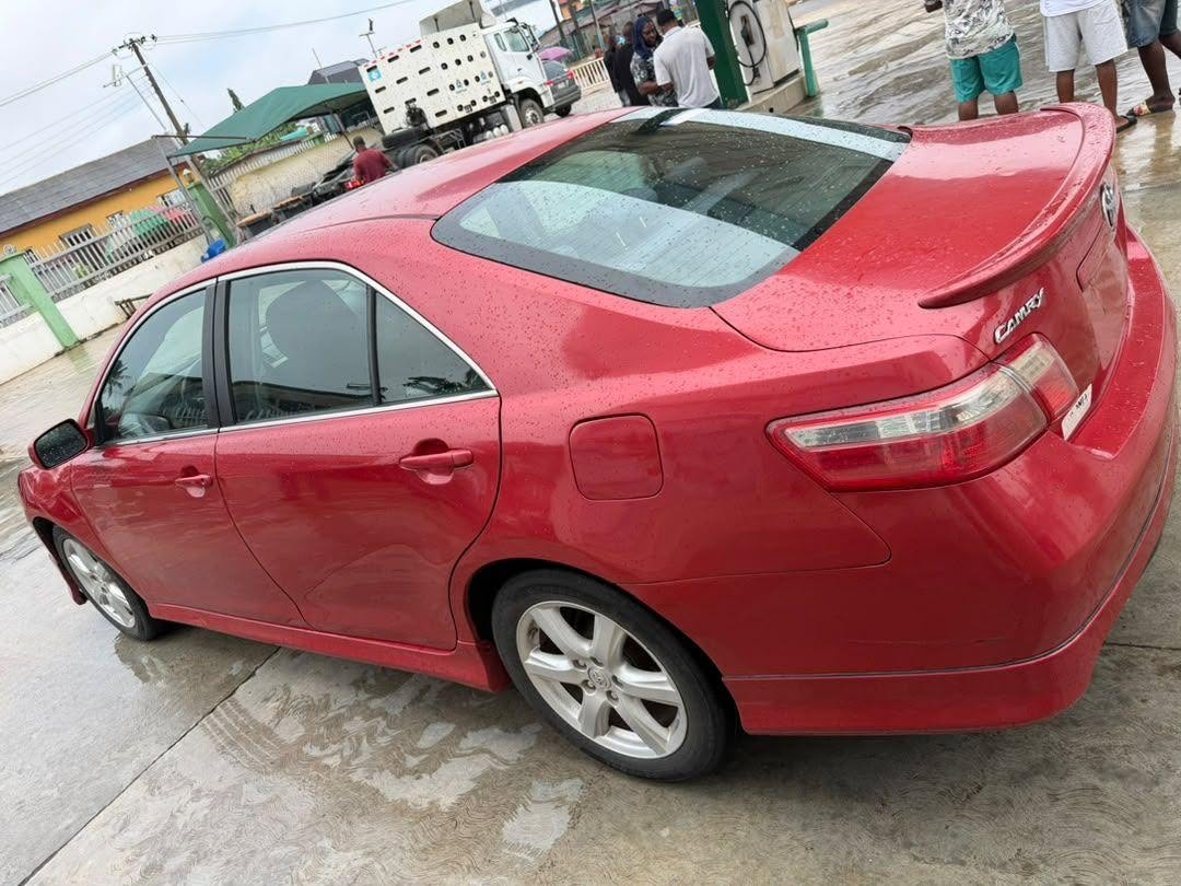 A picture of 2008 Toyota camry se foreign used sharp
