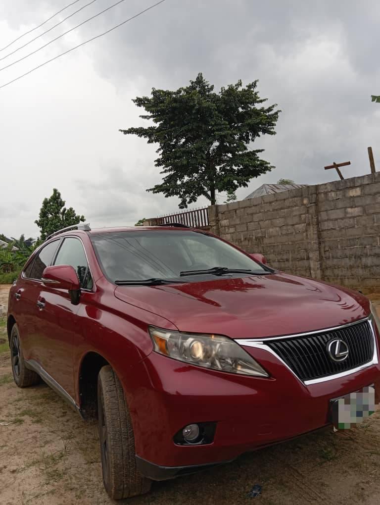 A picture of LEXUS RX350